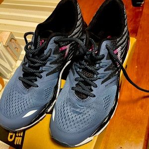Never worn 361’ women’s running shoes size 8.5